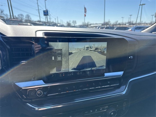 Chevrolet Silverado 1500 Vehicle Full-screen Gallery Image 14