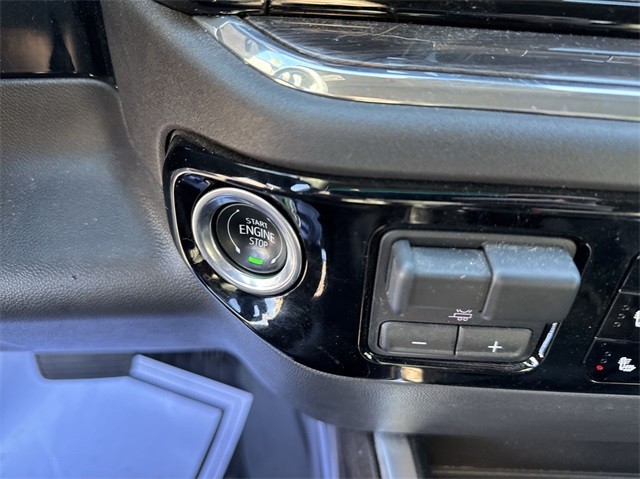 Chevrolet Silverado 1500 Vehicle Full-screen Gallery Image 16