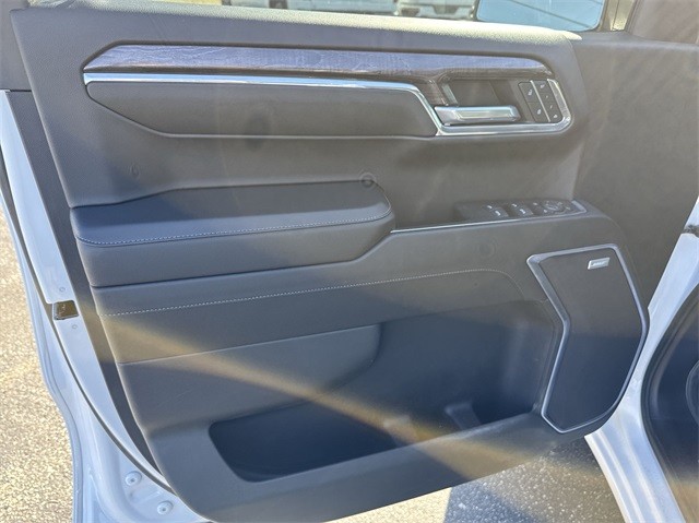 Chevrolet Silverado 1500 Vehicle Full-screen Gallery Image 20