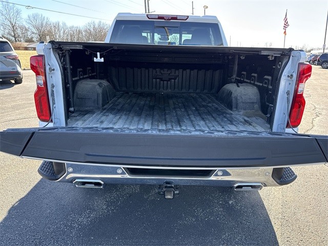 Chevrolet Silverado 1500 Vehicle Full-screen Gallery Image 24