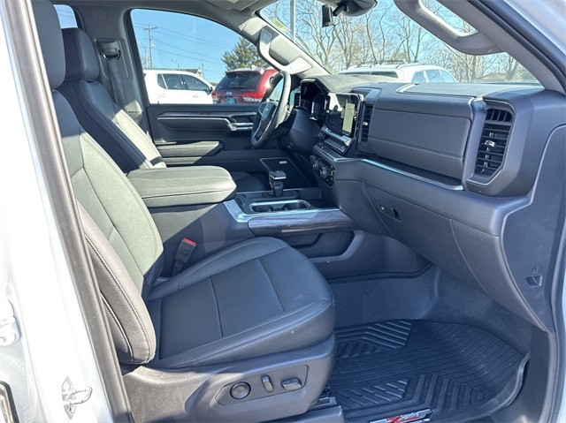 Chevrolet Silverado 1500 Vehicle Full-screen Gallery Image 26