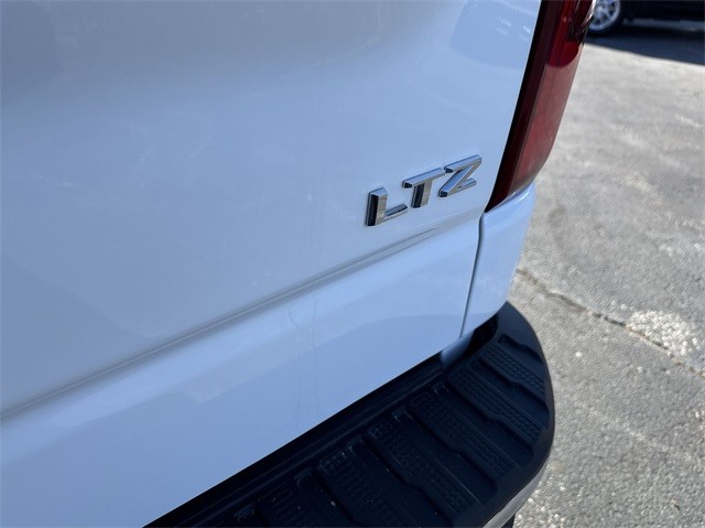Chevrolet Silverado 1500 Vehicle Full-screen Gallery Image 30