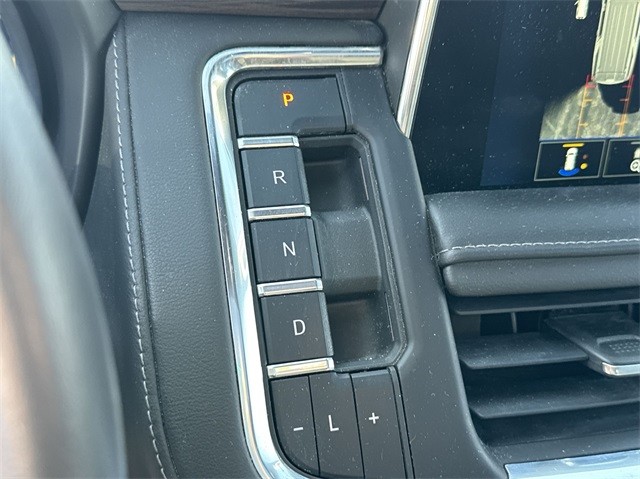 Chevrolet Tahoe Vehicle Full-screen Gallery Image 15