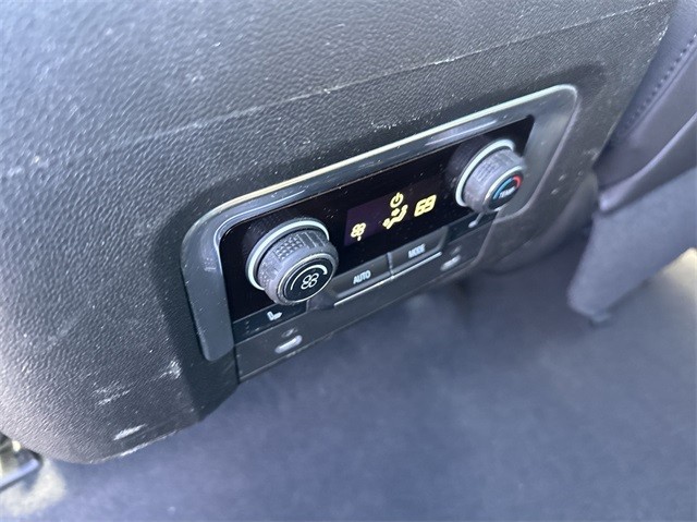 Chevrolet Tahoe Vehicle Full-screen Gallery Image 21