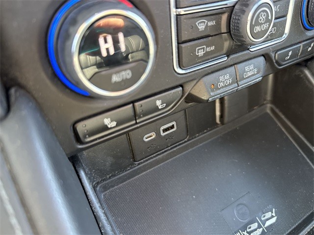 Chevrolet Tahoe Vehicle Full-screen Gallery Image 35