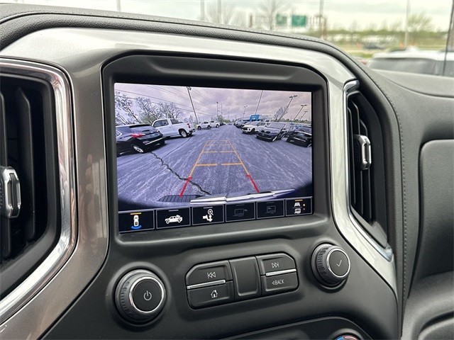 Chevrolet Silverado 1500 Vehicle Full-screen Gallery Image 14