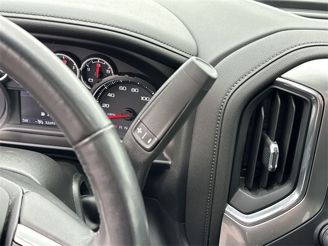 Chevrolet Silverado 1500 Vehicle Full-screen Gallery Image 15