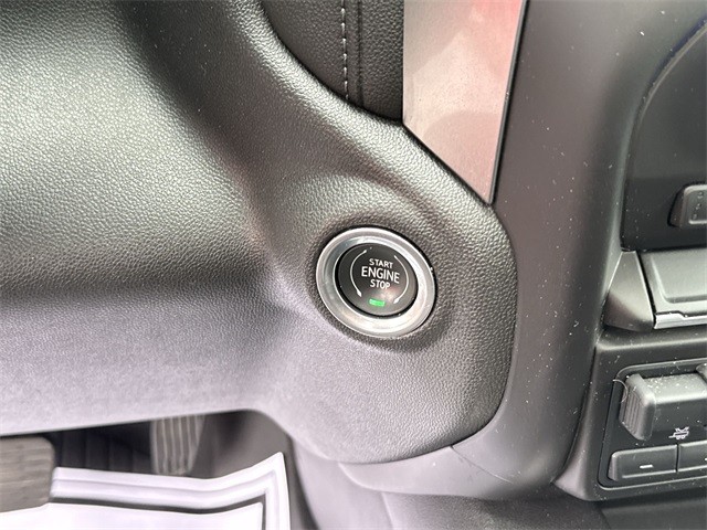 Chevrolet Silverado 1500 Vehicle Full-screen Gallery Image 16