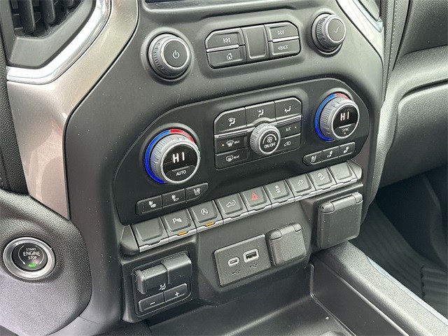 Chevrolet Silverado 1500 Vehicle Full-screen Gallery Image 17
