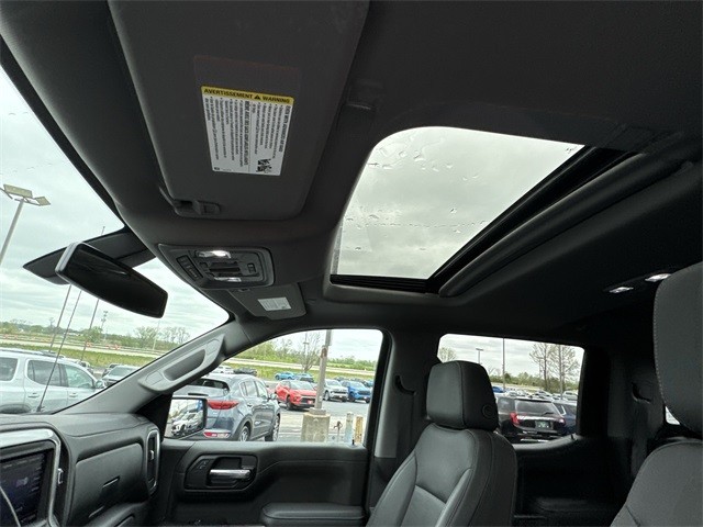 Chevrolet Silverado 1500 Vehicle Full-screen Gallery Image 18
