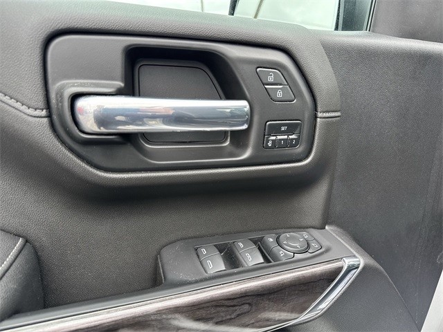 Chevrolet Silverado 1500 Vehicle Full-screen Gallery Image 22