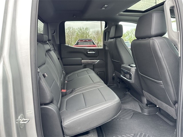 Chevrolet Silverado 1500 Vehicle Full-screen Gallery Image 25