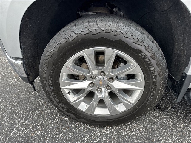 Chevrolet Silverado 1500 Vehicle Full-screen Gallery Image 31