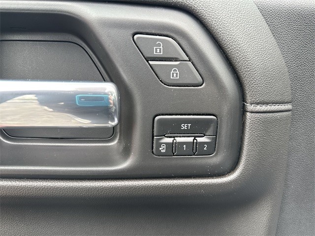 Chevrolet Silverado 1500 Vehicle Full-screen Gallery Image 33