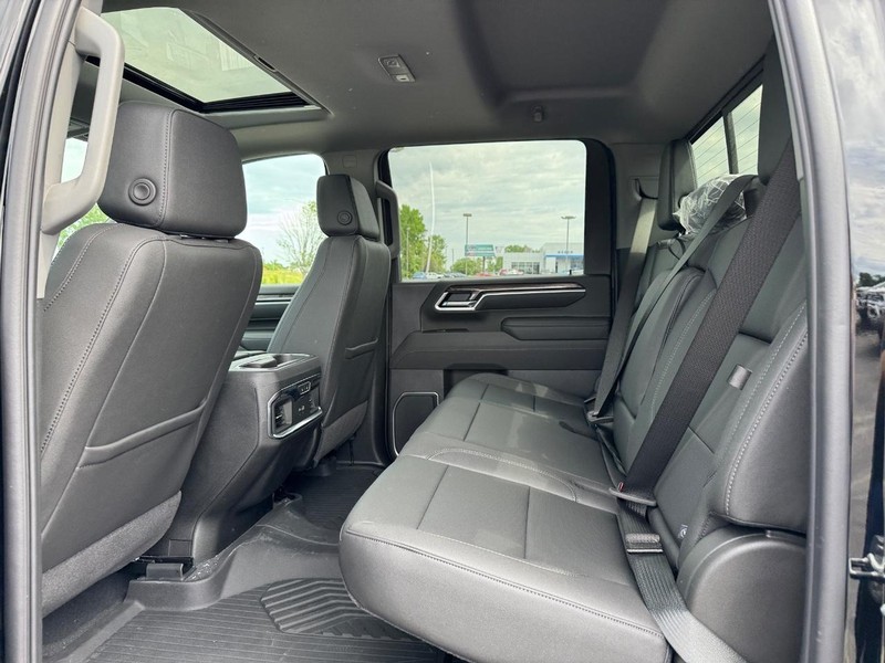 Chevrolet Silverado 2500HD Vehicle Full-screen Gallery Image 5