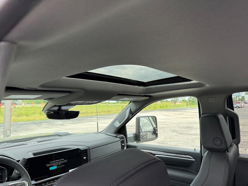 Chevrolet Silverado 2500HD Vehicle Full-screen Gallery Image 6