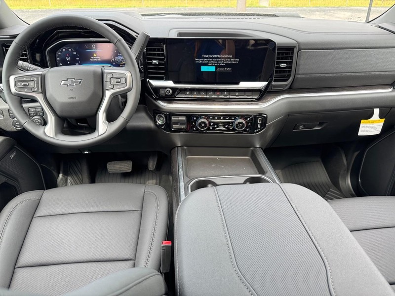 Chevrolet Silverado 2500HD Vehicle Full-screen Gallery Image 7