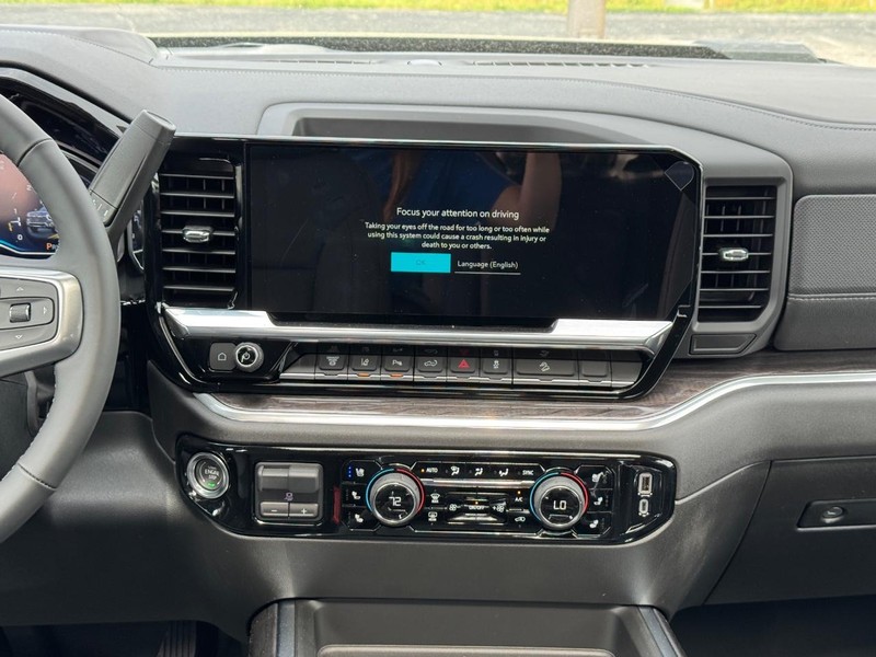 Chevrolet Silverado 2500HD Vehicle Full-screen Gallery Image 9