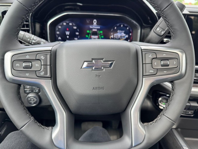 Chevrolet Silverado 2500HD Vehicle Full-screen Gallery Image 14