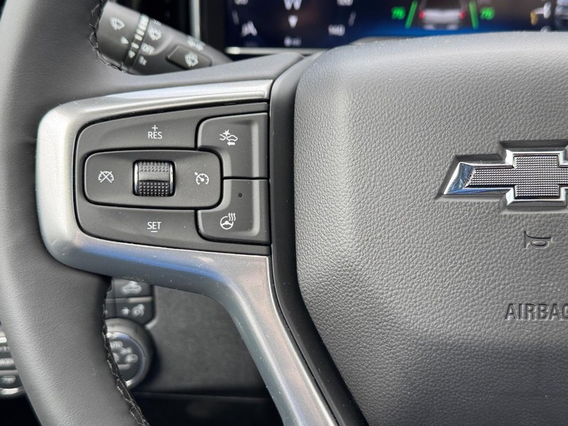 Chevrolet Silverado 2500HD Vehicle Full-screen Gallery Image 15