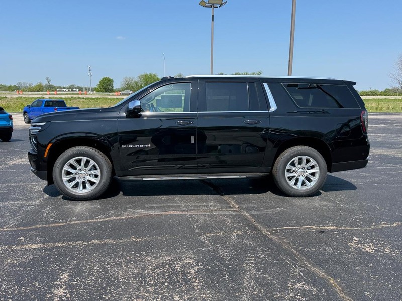 Chevrolet Suburban Vehicle Full-screen Gallery Image 2