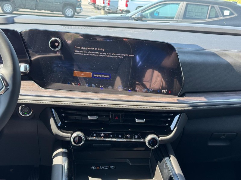 Chevrolet Suburban Vehicle Full-screen Gallery Image 10