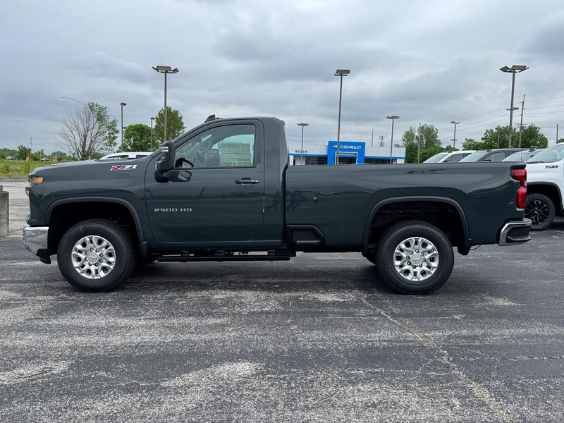 Chevrolet Silverado 2500HD Vehicle Full-screen Gallery Image 2