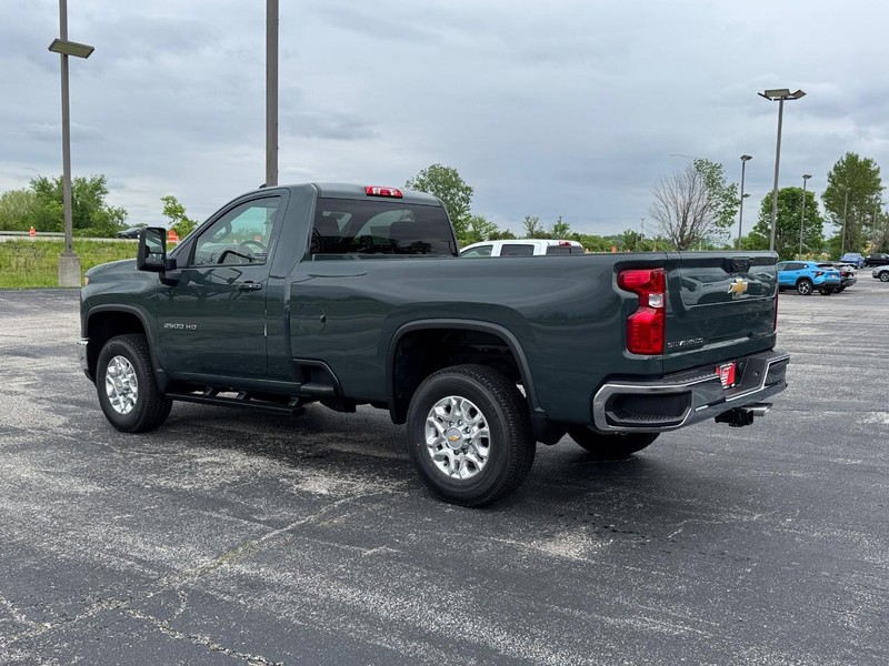 Chevrolet Silverado 2500HD Vehicle Full-screen Gallery Image 3