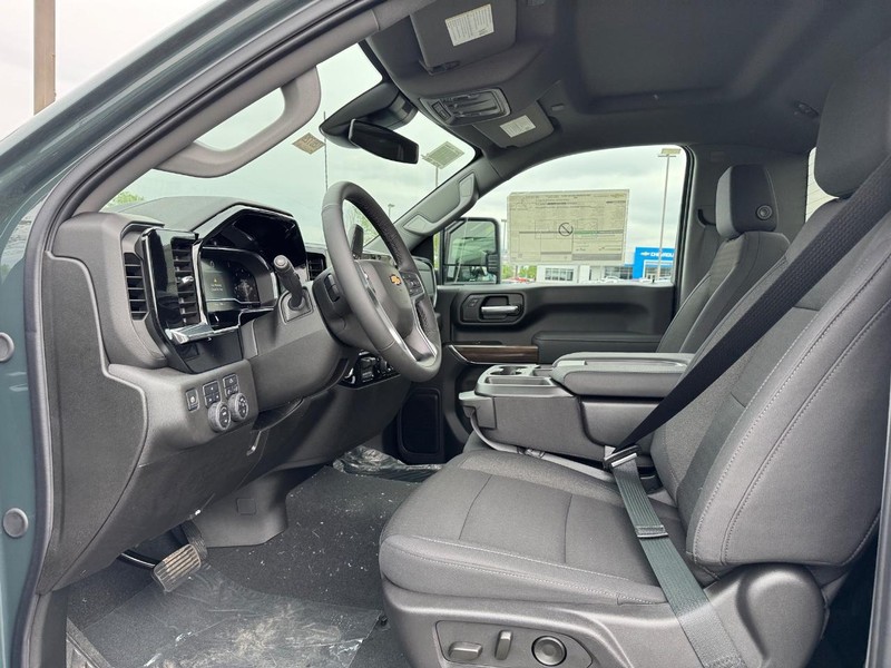 Chevrolet Silverado 2500HD Vehicle Full-screen Gallery Image 5