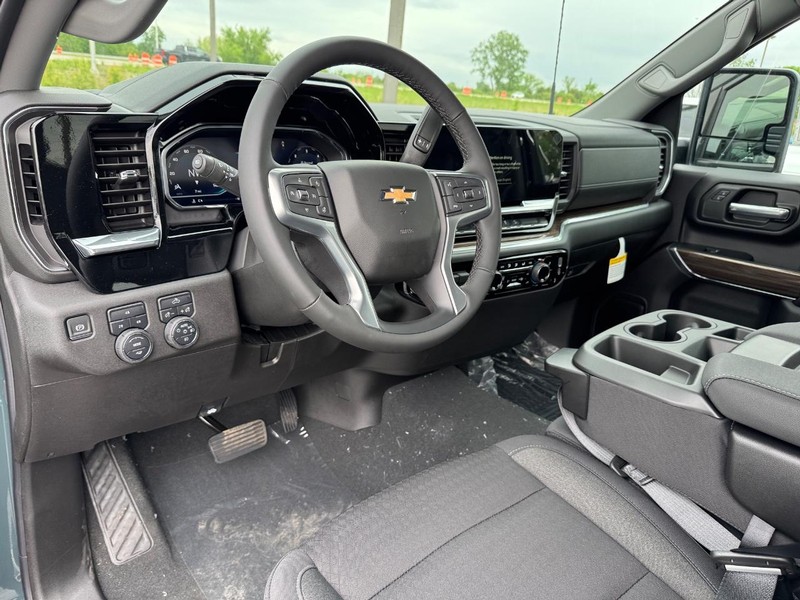 Chevrolet Silverado 2500HD Vehicle Full-screen Gallery Image 6