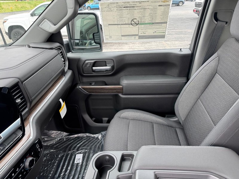 Chevrolet Silverado 2500HD Vehicle Full-screen Gallery Image 7