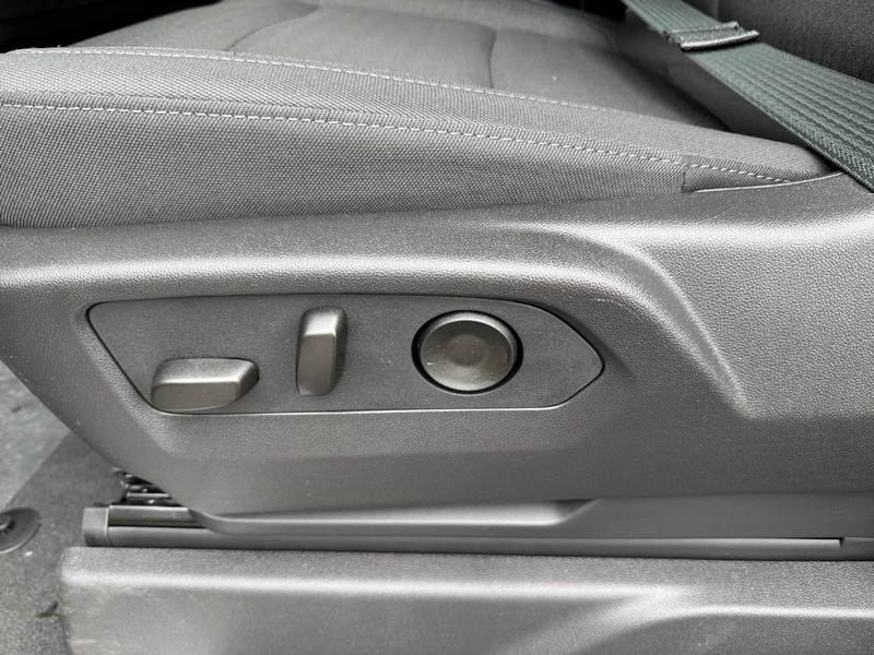 Chevrolet Silverado 2500HD Vehicle Full-screen Gallery Image 9