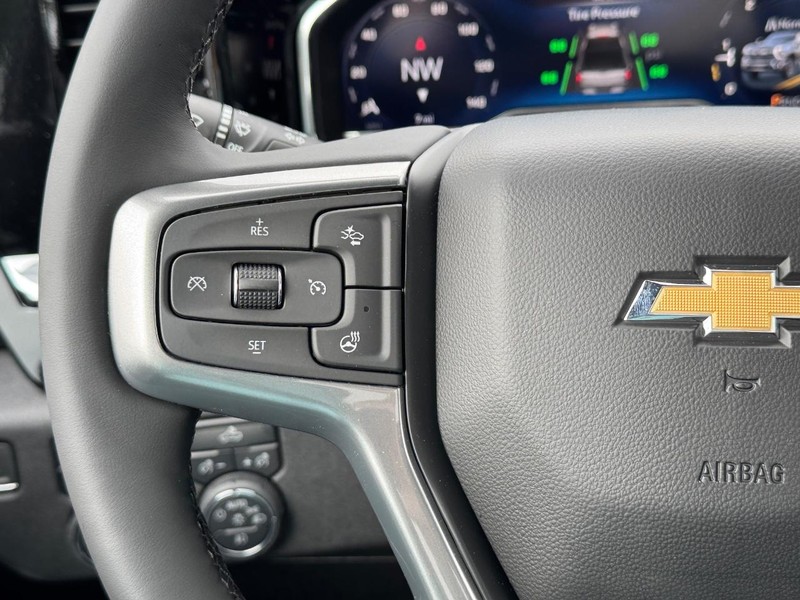 Chevrolet Silverado 2500HD Vehicle Full-screen Gallery Image 13