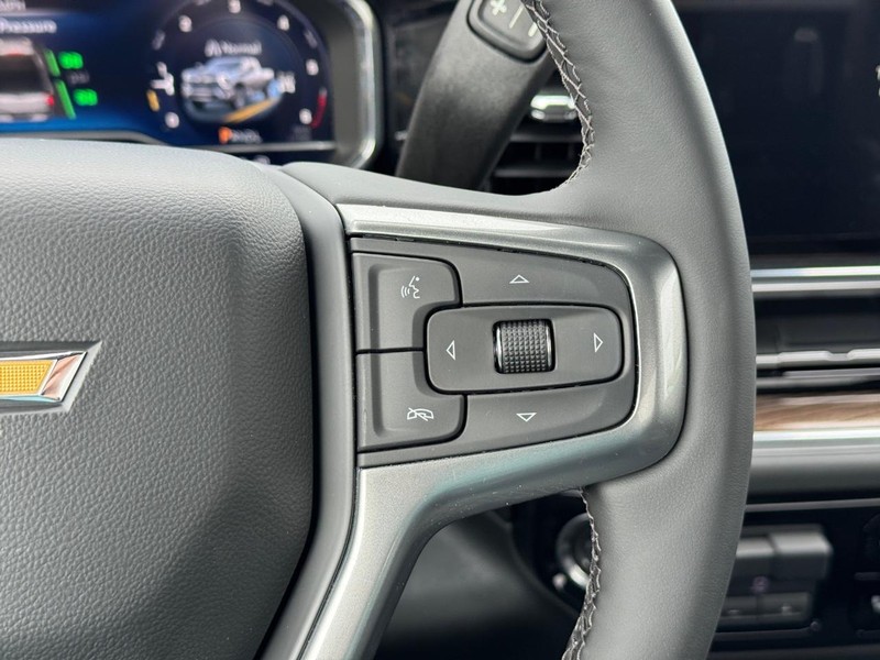 Chevrolet Silverado 2500HD Vehicle Full-screen Gallery Image 14