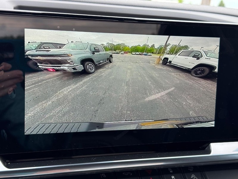 Chevrolet Silverado 2500HD Vehicle Full-screen Gallery Image 15