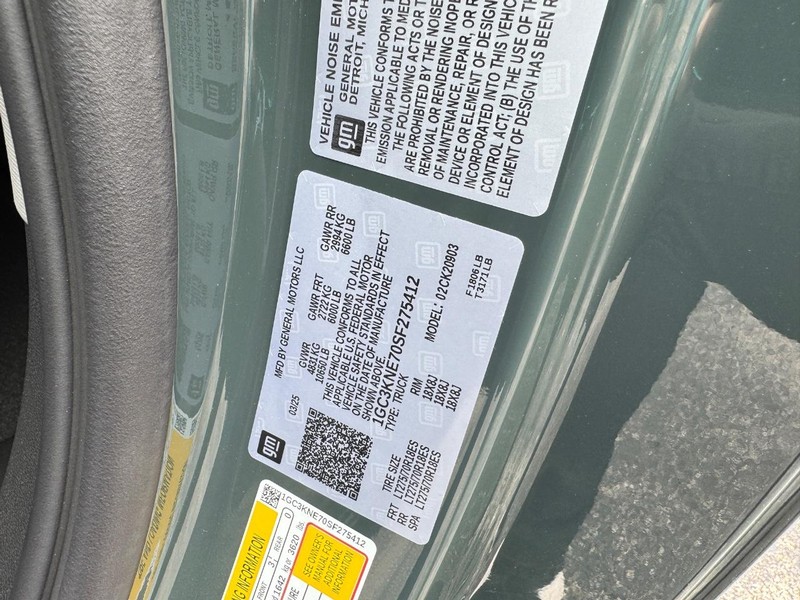 Chevrolet Silverado 2500HD Vehicle Full-screen Gallery Image 17