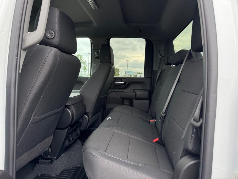 Chevrolet Silverado 2500HD Vehicle Full-screen Gallery Image 5