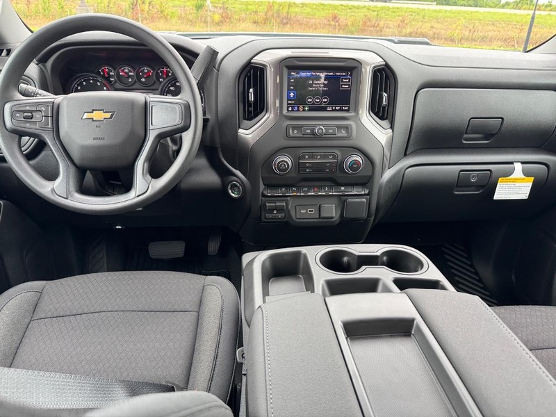 Chevrolet Silverado 2500HD Vehicle Full-screen Gallery Image 6