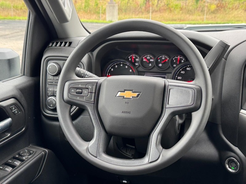 Chevrolet Silverado 2500HD Vehicle Full-screen Gallery Image 7