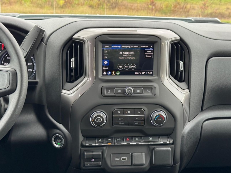 Chevrolet Silverado 2500HD Vehicle Full-screen Gallery Image 8