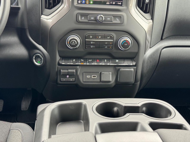 Chevrolet Silverado 2500HD Vehicle Full-screen Gallery Image 9