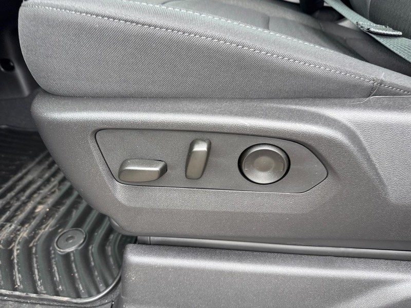 Chevrolet Silverado 2500HD Vehicle Full-screen Gallery Image 10