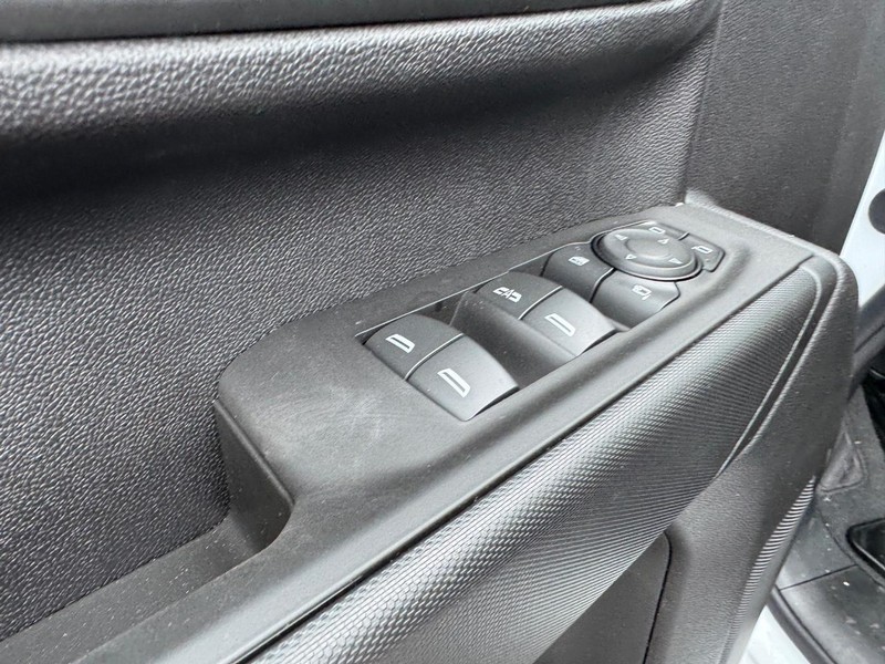 Chevrolet Silverado 2500HD Vehicle Full-screen Gallery Image 11