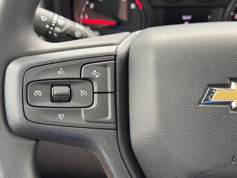 Chevrolet Silverado 2500HD Vehicle Full-screen Gallery Image 13