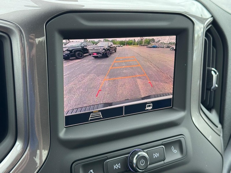 Chevrolet Silverado 2500HD Vehicle Full-screen Gallery Image 15