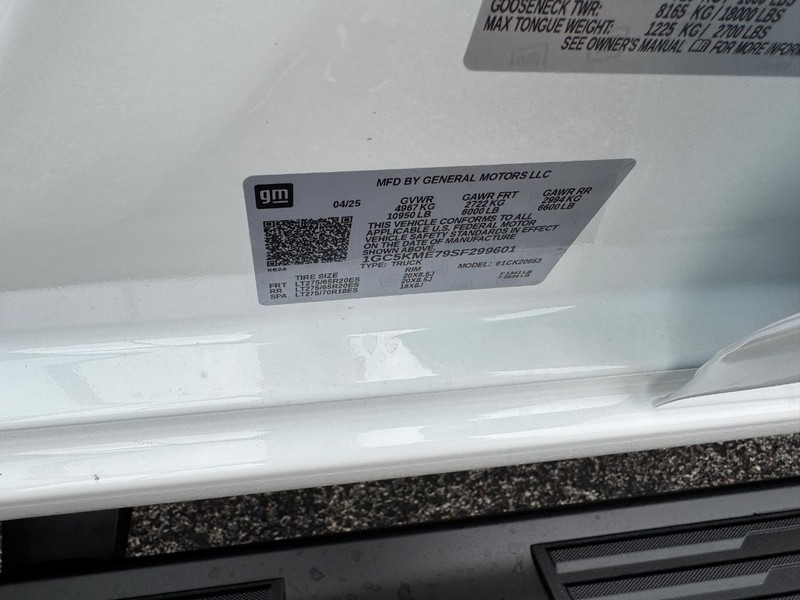 Chevrolet Silverado 2500HD Vehicle Full-screen Gallery Image 16