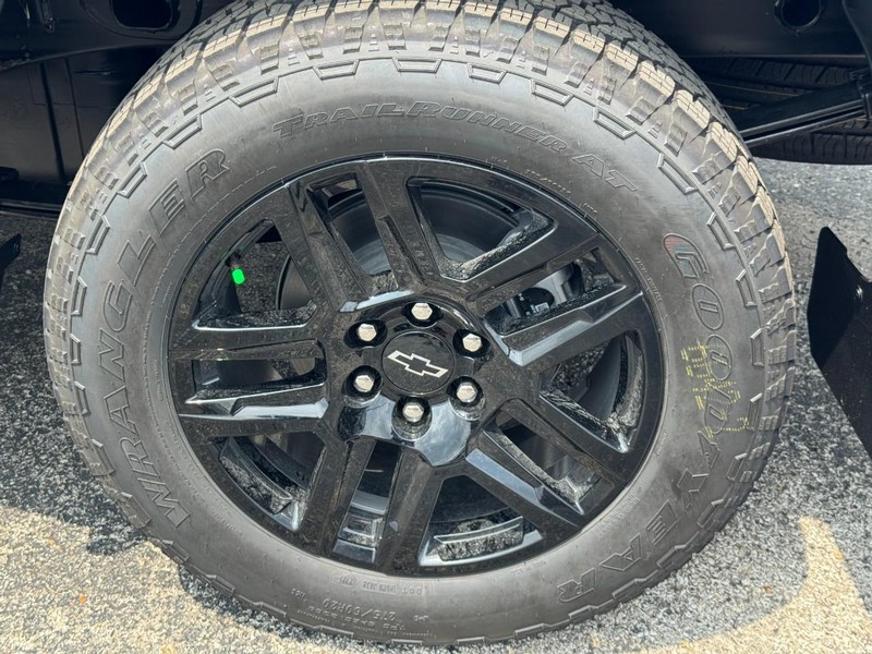 Chevrolet Silverado 1500 Vehicle Full-screen Gallery Image 4