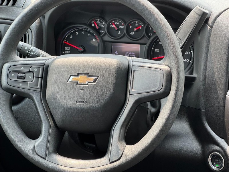 Chevrolet Silverado 1500 Vehicle Full-screen Gallery Image 7