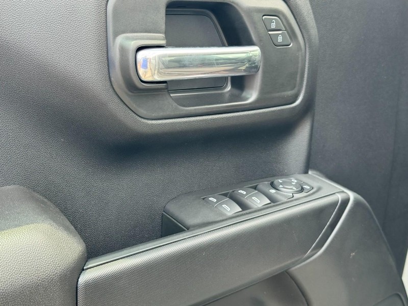 Chevrolet Silverado 1500 Vehicle Full-screen Gallery Image 10