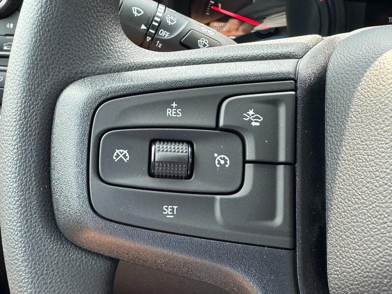 Chevrolet Silverado 1500 Vehicle Full-screen Gallery Image 12